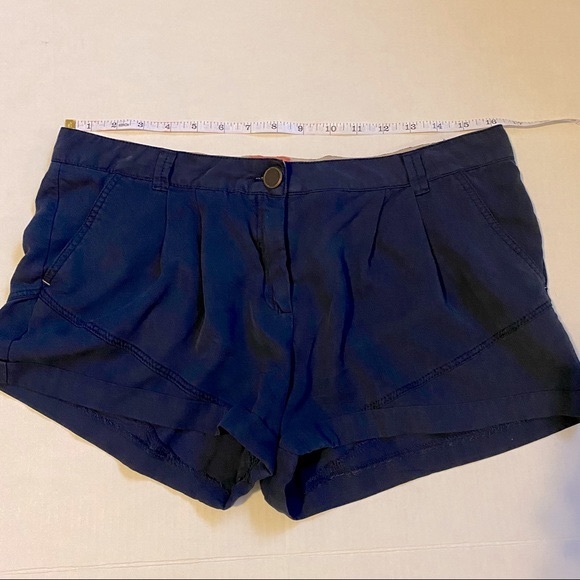 Bershka women’s fluid roll hem navy blue shorts. Size 10 - Picture 11 of 13
